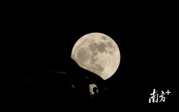 昨晚“超级月亮”惊艳刷屏！没看够，再来回味一遍→