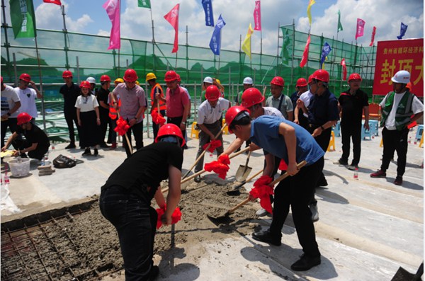 贵州建工集团四公司一项目封顶 多项新工艺、新技术引关注