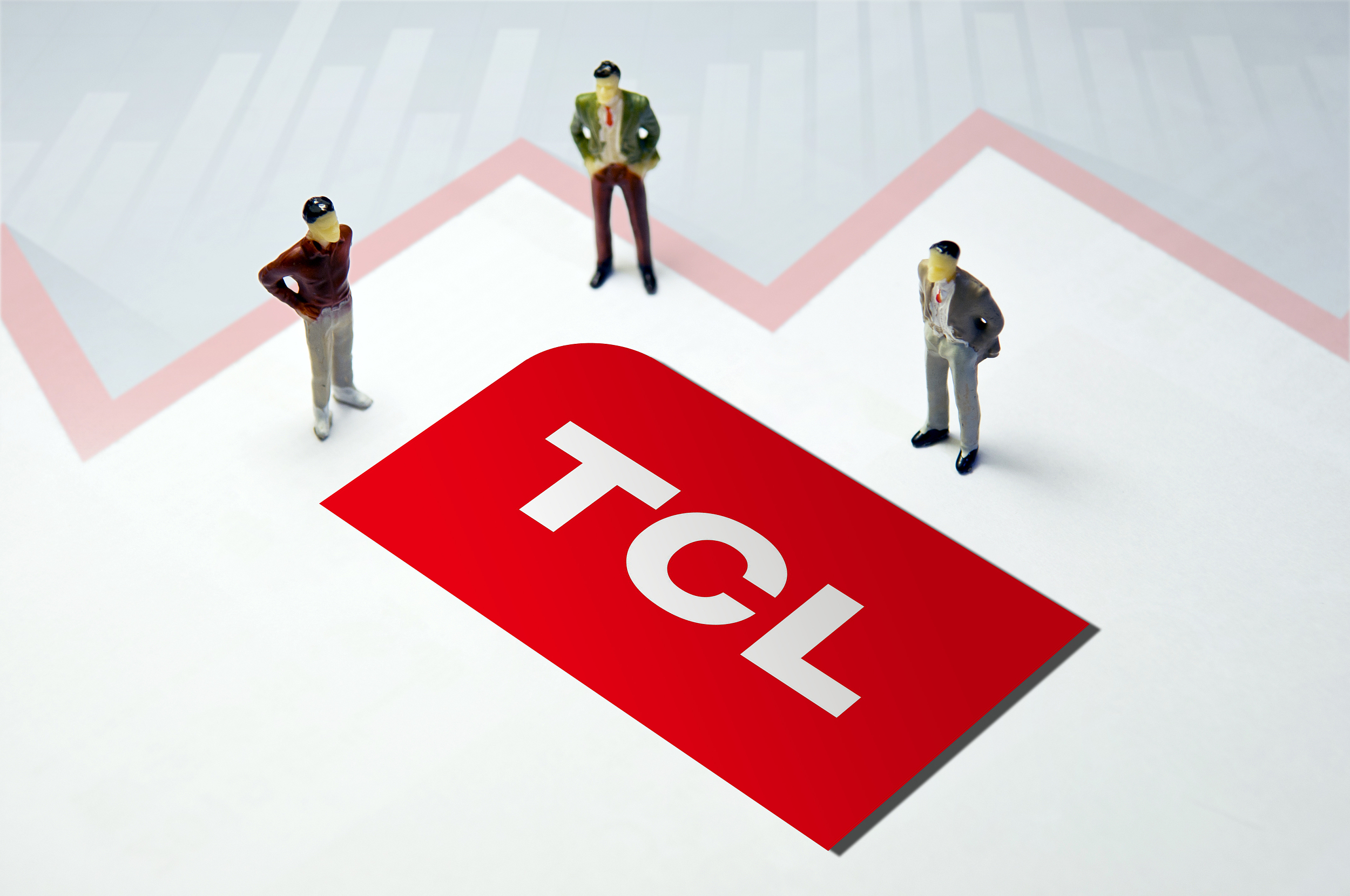 TCL科技上半年营收增长13%-15%，中长期格局向好
