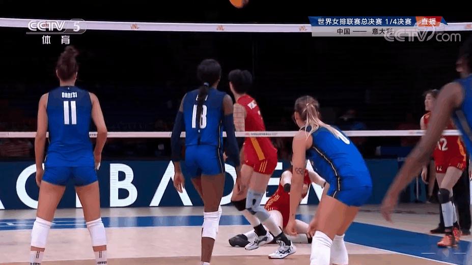 无力阻挡埃格努，中国女排1-3意大利，无缘世界联赛四强