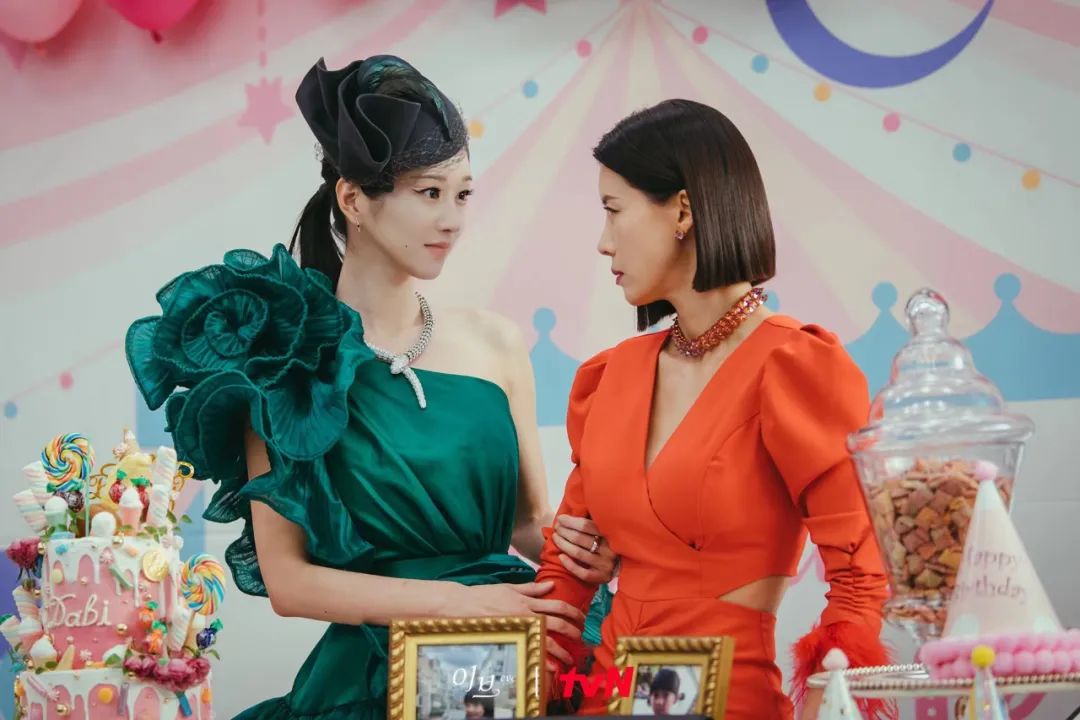 我们最想看的，是《夏娃》和《安娜》女主互掐……