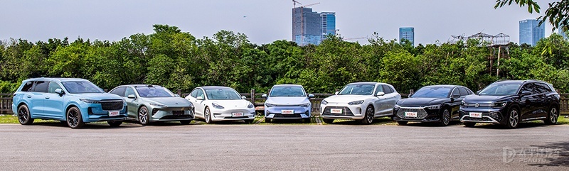 问界华为鸿蒙座舱乱拳打死特理蔚鹏老师傅？我不信