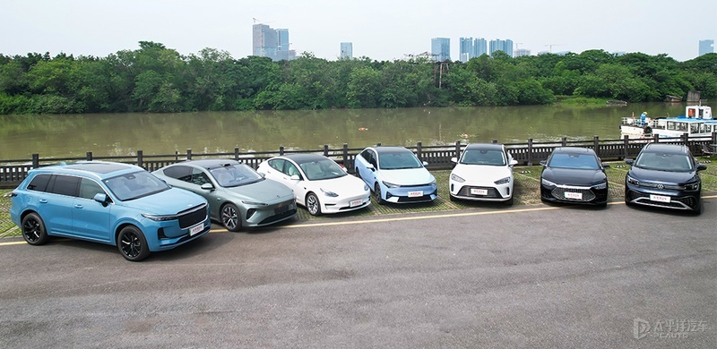 问界华为鸿蒙座舱乱拳打死特理蔚鹏老师傅？我不信