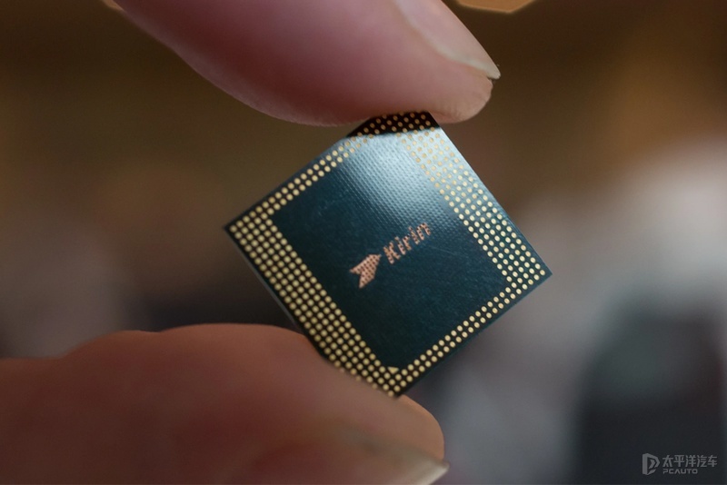 问界华为鸿蒙座舱乱拳打死特理蔚鹏老师傅？我不信