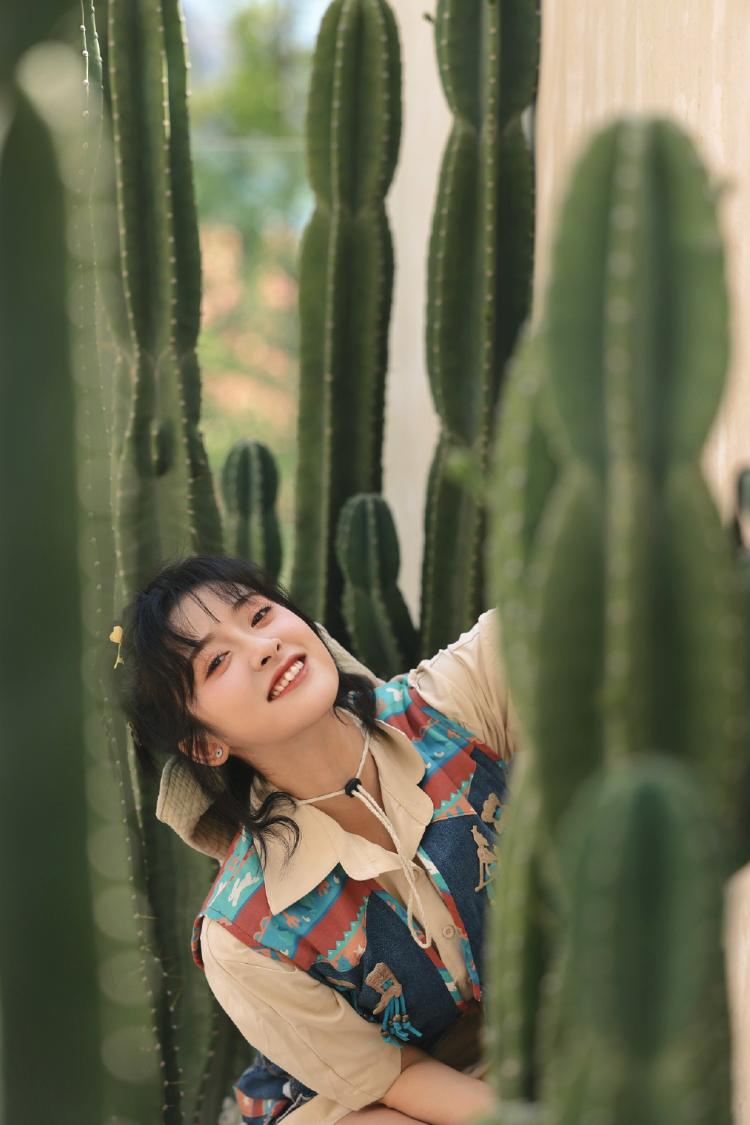 沈月元气美照曝光 在镜头前鬼马灵动