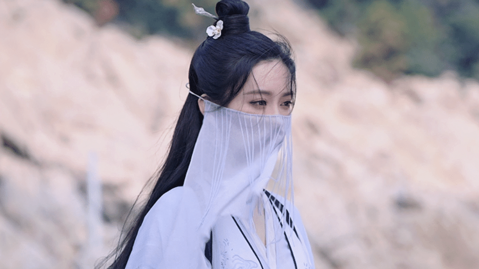 流行网红脸vs高级美人脸：加点「央视感」就变美？吊打网红，get央妈秘籍