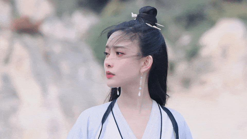 流行网红脸vs高级美人脸：加点「央视感」就变美？吊打网红，get央妈秘籍