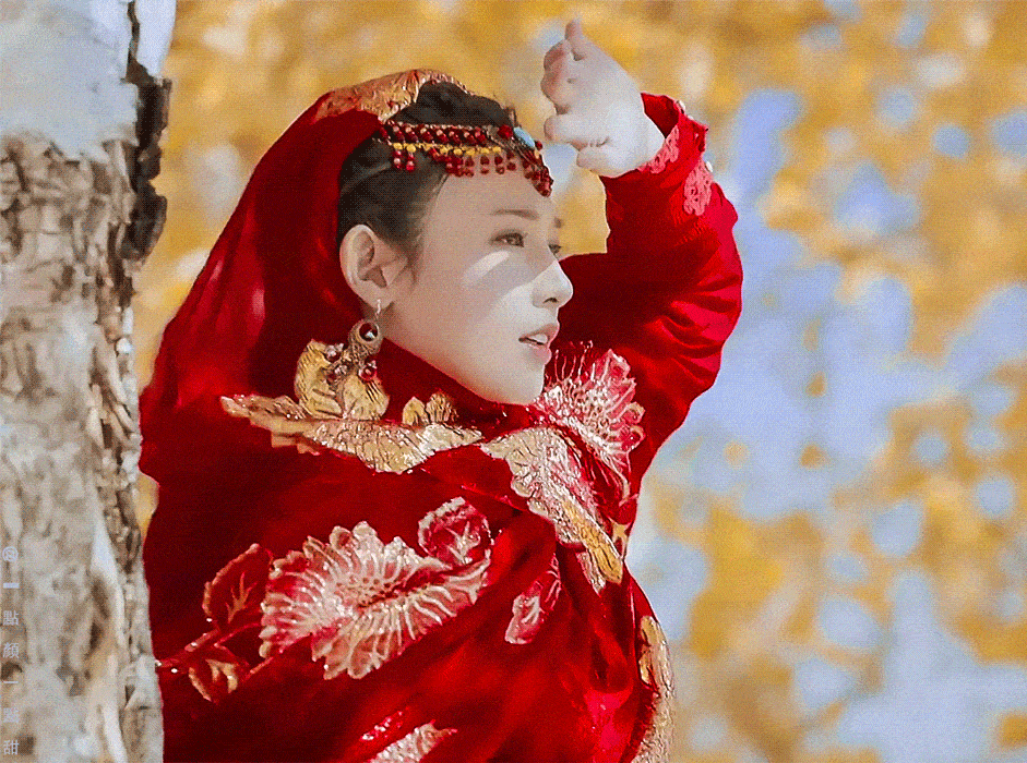 流行网红脸vs高级美人脸：加点「央视感」就变美？吊打网红，get央妈秘籍