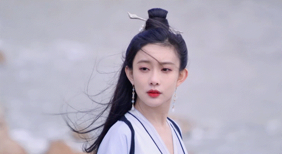 流行网红脸vs高级美人脸：加点「央视感」就变美？吊打网红，get央妈秘籍