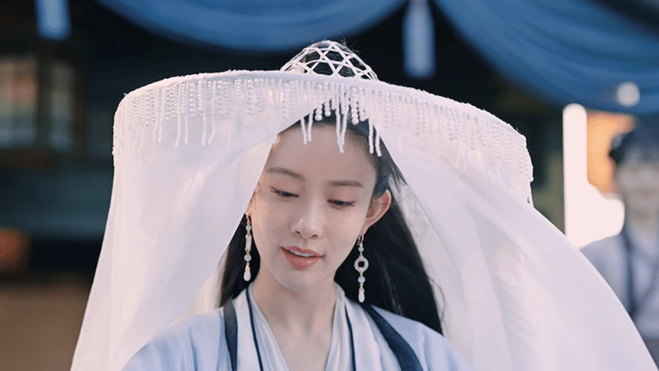 流行网红脸vs高级美人脸：加点「央视感」就变美？吊打网红，get央妈秘籍