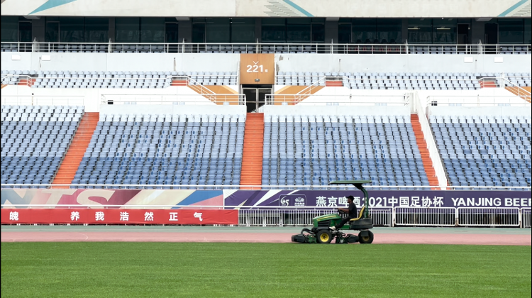 中超主场什么时候变更(中超联赛恢复主客场制 现在的鲁能大球场是这样的)