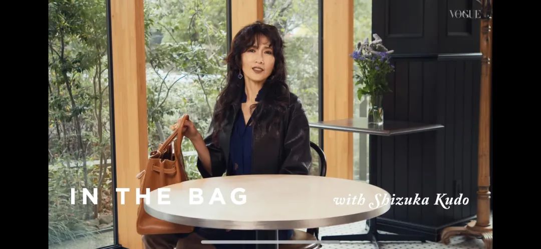 被网友骂了20多年的日本女人，却有上百万人想知道她包里装了什么