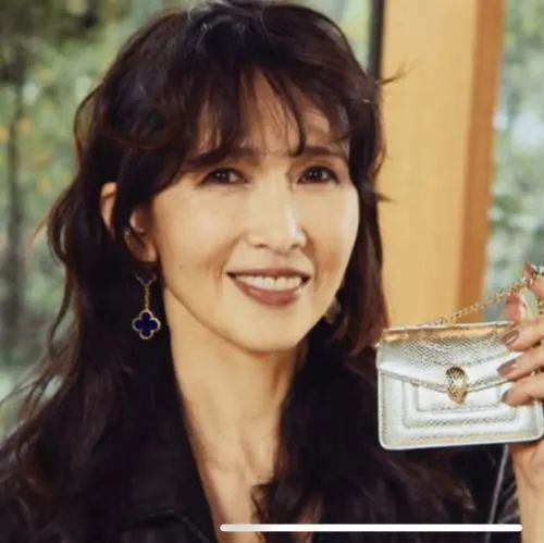 被网友骂了20多年的日本女人，却有上百万人想知道她包里装了什么
