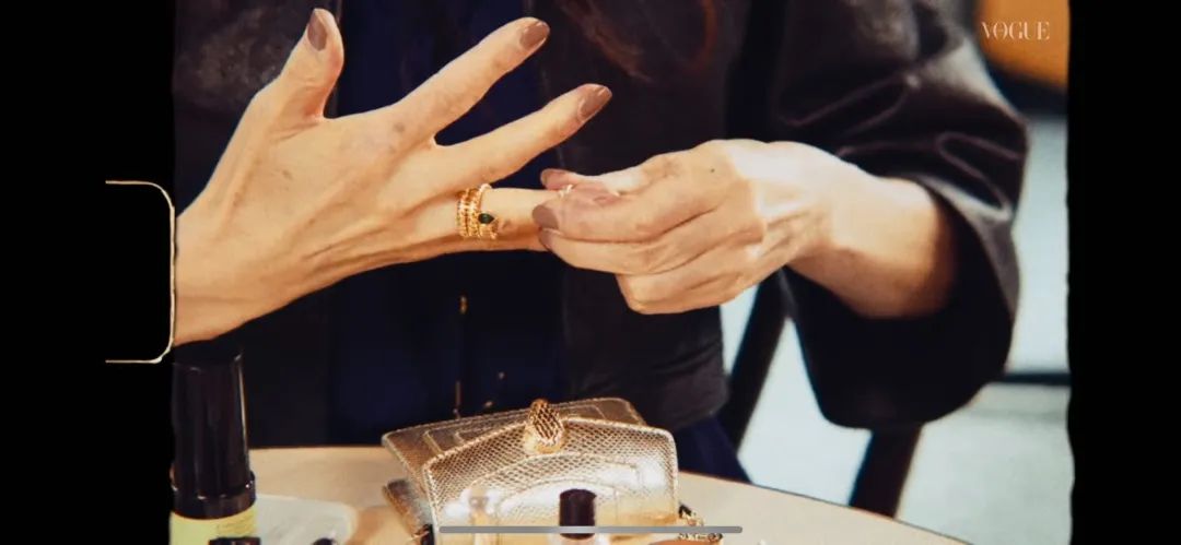 被网友骂了20多年的日本女人，却有上百万人想知道她包里装了什么