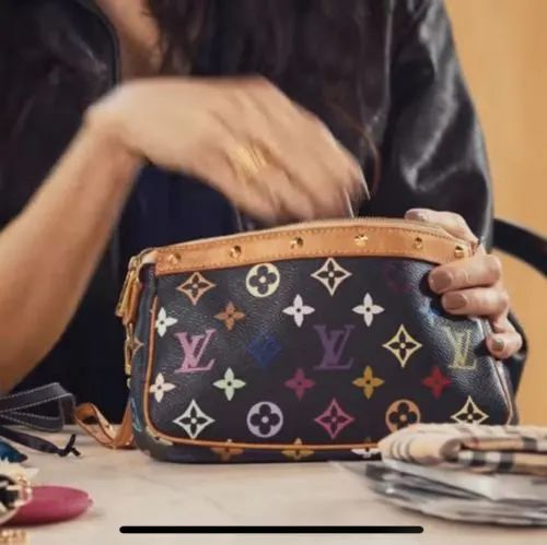 被网友骂了20多年的日本女人，却有上百万人想知道她包里装了什么