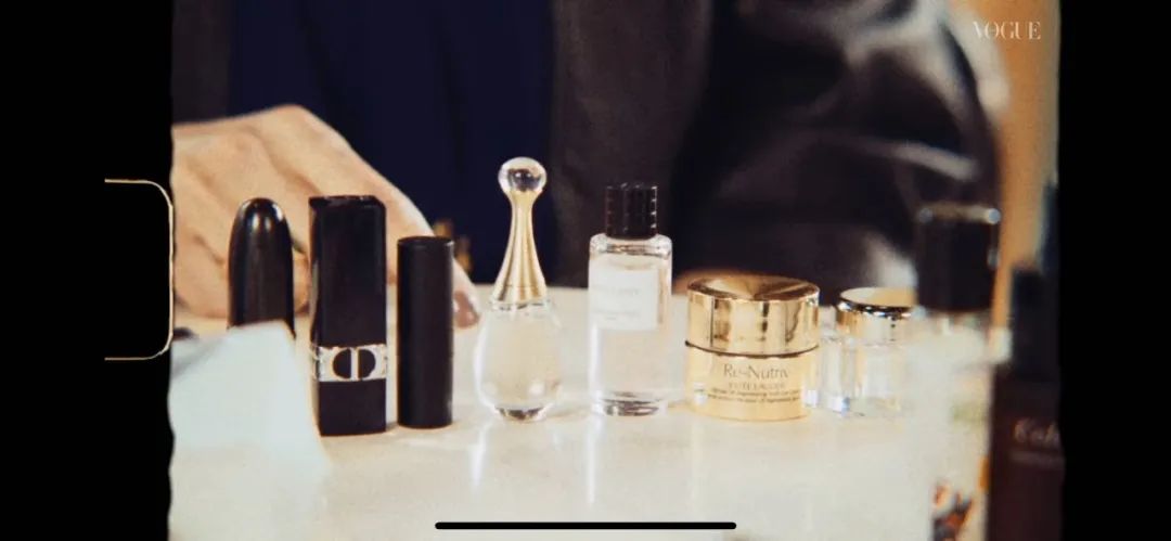 被网友骂了20多年的日本女人，却有上百万人想知道她包里装了什么