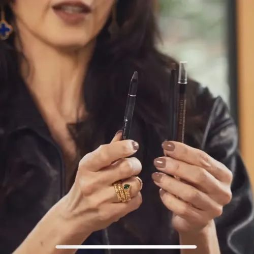 被网友骂了20多年的日本女人，却有上百万人想知道她包里装了什么