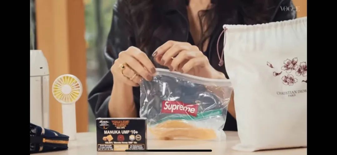 被网友骂了20多年的日本女人，却有上百万人想知道她包里装了什么