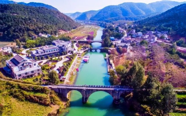 昆明马龙县有多少人口（曲靖这十年）