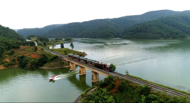 昆明马龙县有多少人口（曲靖这十年）