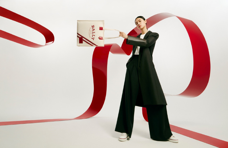 今日消费资讯：《铃芽户缔》全新预告发布、Bally 2022 七夕限定系列开始发售