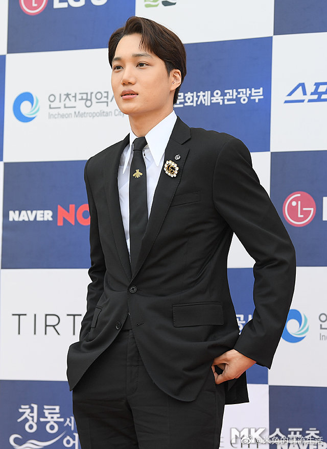 「EXO」「新闻」220719 EXO KAI今日出席青龙电视剧大赏红毯