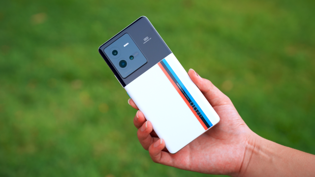 iQOO 10 Pro评测：闪充、性能和影像直接拉满，还有谁？