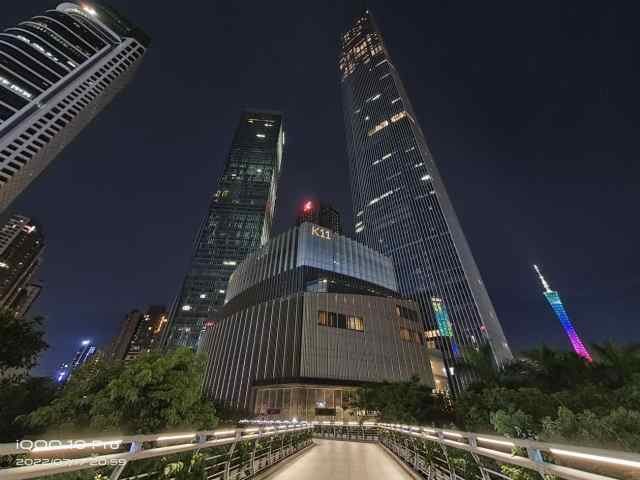 iQOO 10 Pro评测：闪充、性能和影像直接拉满，还有谁？