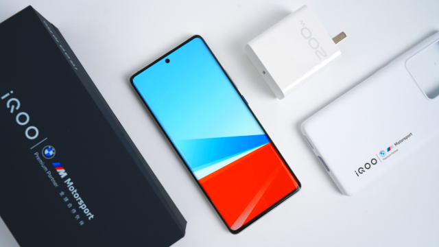 iQOO 10 Pro评测：闪充、性能和影像直接拉满，还有谁？