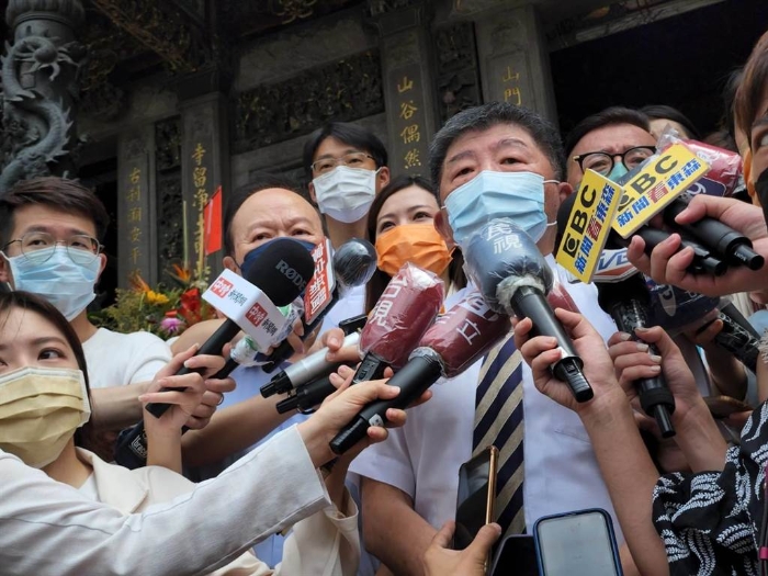 陳時中遭民眾怒吼抗議台北市議員痛批其“雙面人”
