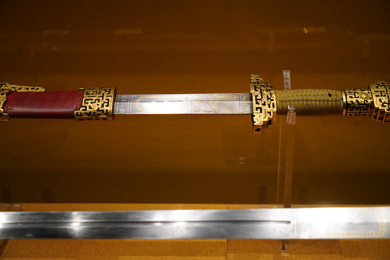 45厘米有多长(现场|故宫藏清代武备展:雍正乾隆使用的刀剑有多精美)