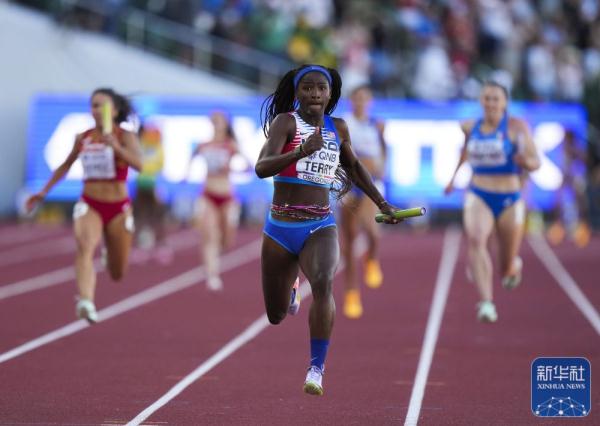 中国女子接力夺冠新闻（田径世锦赛丨女子4X100米接力决赛：美国队夺冠）