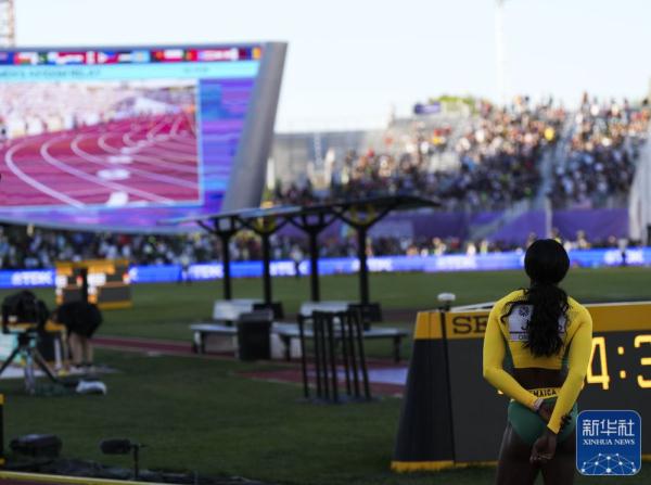 中国女子接力夺冠新闻（田径世锦赛丨女子4X100米接力决赛：美国队夺冠）