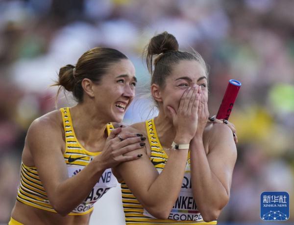 中国女子接力夺冠新闻（田径世锦赛丨女子4X100米接力决赛：美国队夺冠）