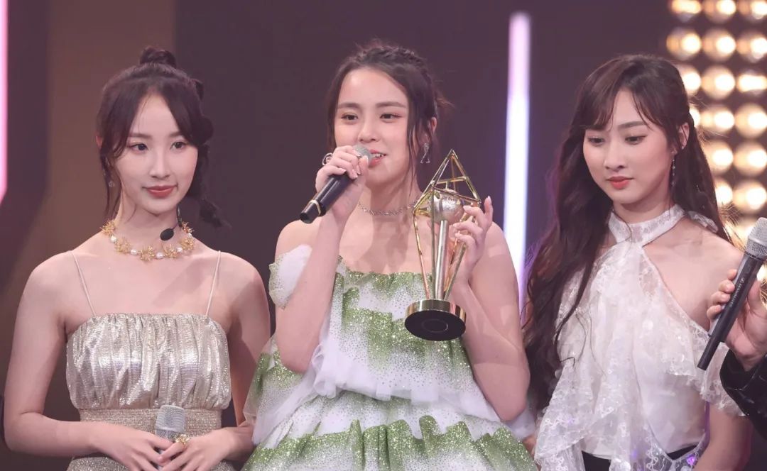 “声生不息”继续！刘德华与炎明熹合唱，郑欣宜同姚焯菲PK，传承港乐有新人，资深一辈觉得好开心