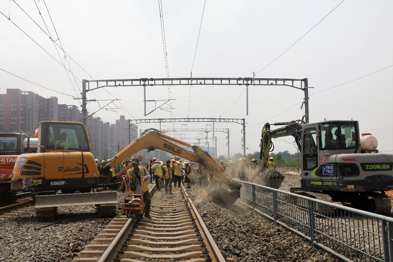 京唐铁路唐山站改造项目完成重点线路拨接施工，年底通车