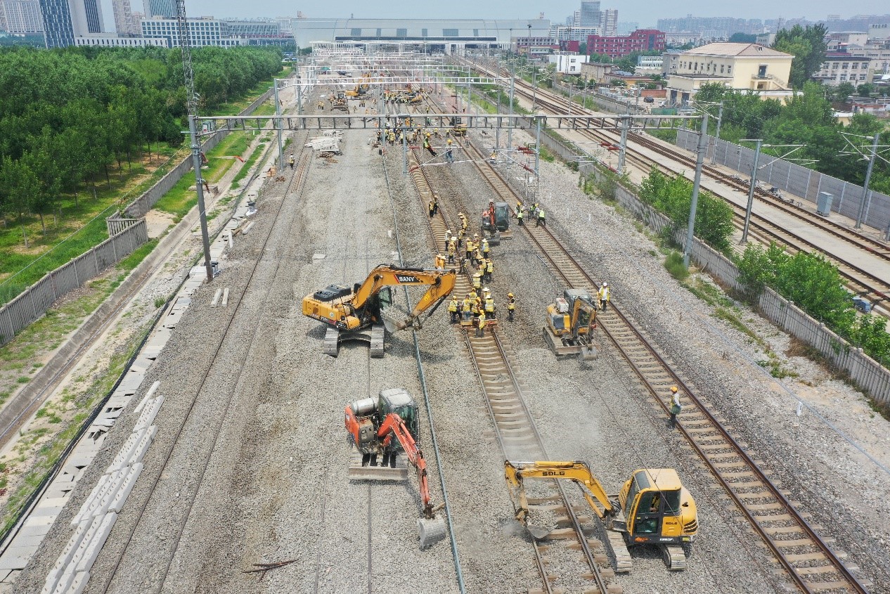 京唐铁路唐山站改造项目完成重点线路拨接施工，年底通车