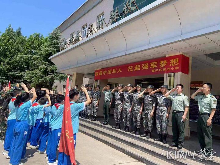 邯郸市复兴区前进小学迎“八一”国防教育活动(图1)