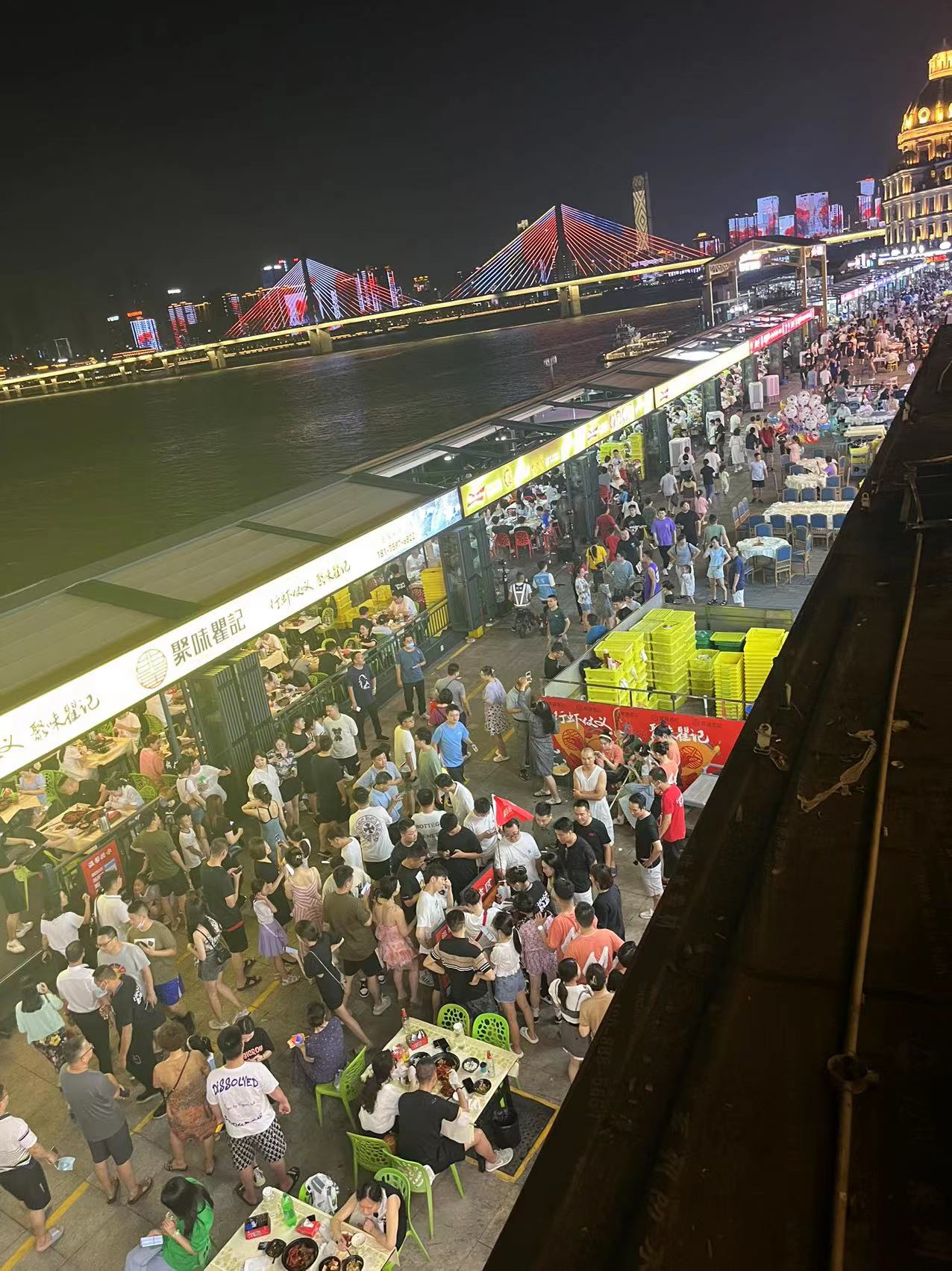 长沙河西哪里看世界杯合适(这条河西最具烟火气的夜宵街每晚火辣至天明，但你只见过它的热闹)