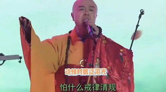 我想看西游记演员现在的样子(“唐僧”徐少华近况，街头演唱西游记主题曲，烈日下穿袈裟分发小礼物)