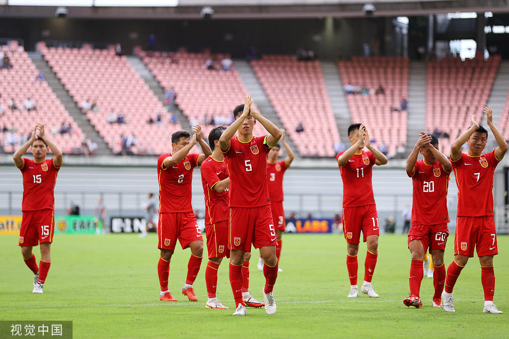 日本足球队(日本队3-0大胜韩国，拿下东亚杯冠军，国足排名第三)