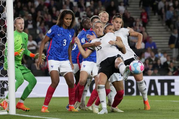 德国队力压法国队挺进女足欧锦赛决赛