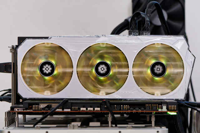 游戏玩家2K价格段最佳选择，影驰 GeForce RTX 3060 星曜MAX OC评测