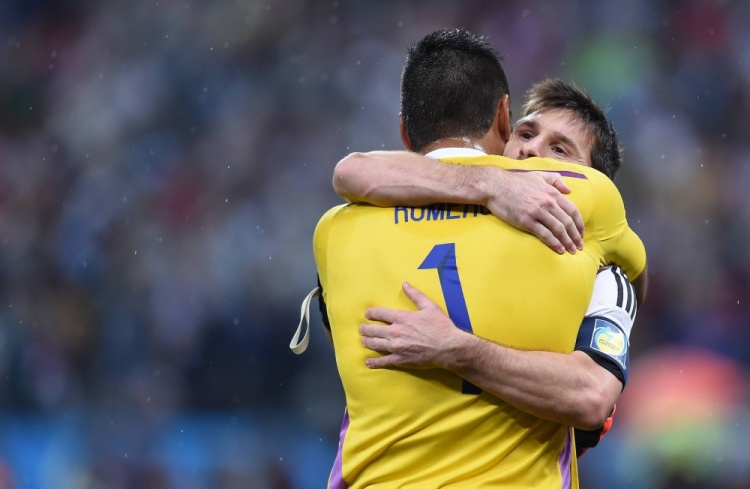 阿根廷门将罗梅罗技术水平介绍(塞尔吉奥-罗梅罗：我们正在国家队见证最好的梅西，他变得更成熟)