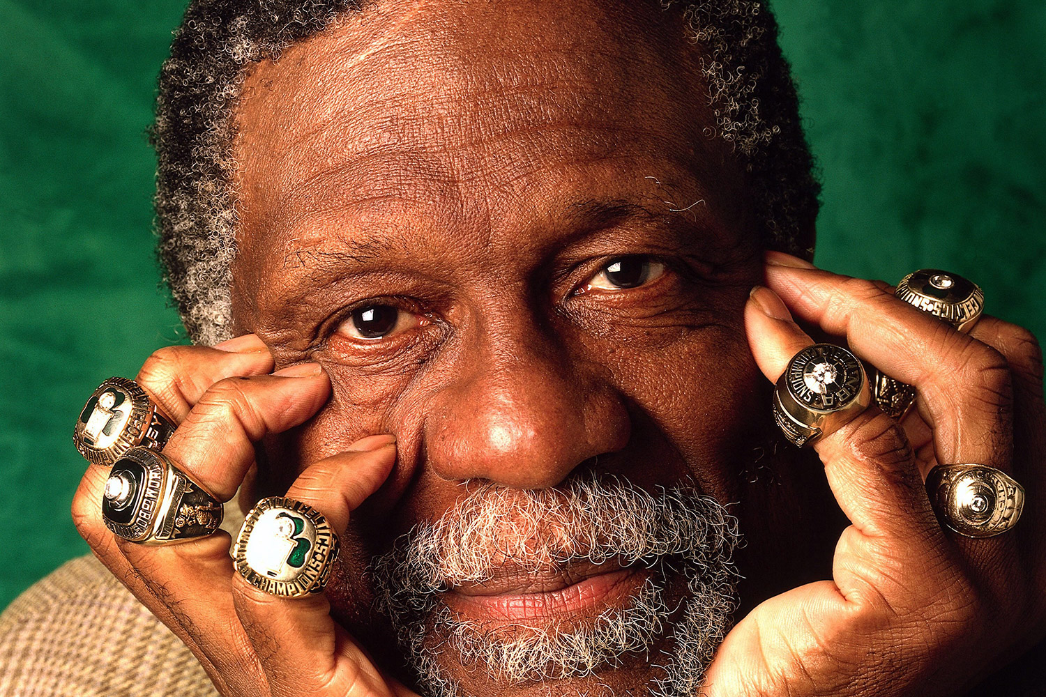 88岁美国篮球传奇去世：夺11次总冠军，NBA首位黑人主教练