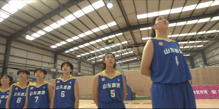 u15女子篮球山东(15岁"小巨人"张子宇狂砍62分,率山东女篮惊险夺冠)