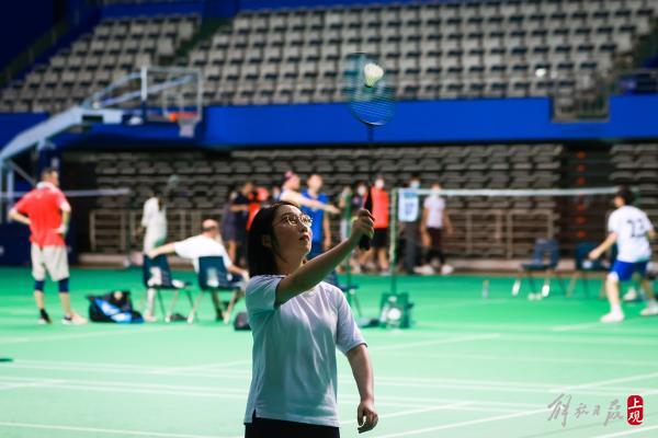 上海体育馆可以打羽毛球吗(第14个全民健身日，上海近400处公共体育设施免费开放)