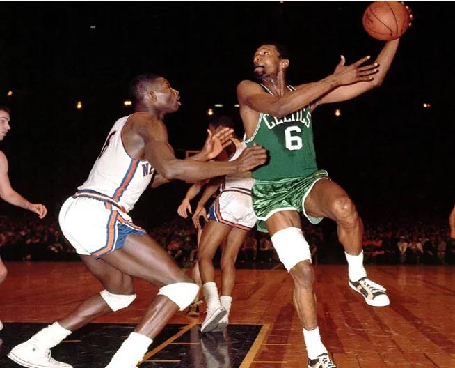 nba有哪些球员是6号球衣（拉塞尔是历史上穿过6号且入选名人堂的12名球员之一）-趣拿体育