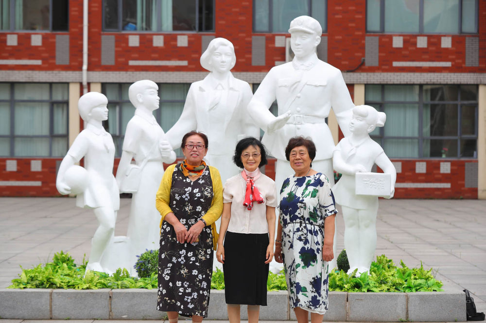 装扮少女同学聚会怎么过攻略（装扮少女同学聚会怎么过）