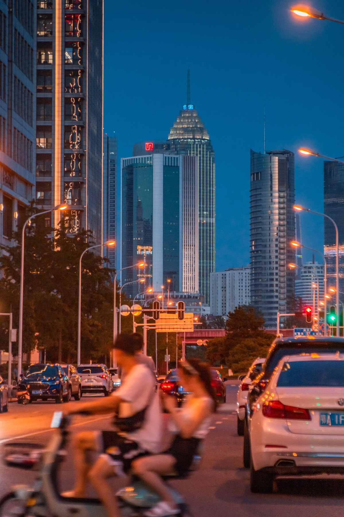 晚上拍夜景配一句话 晚上发朋友圈的夜景-春风号
